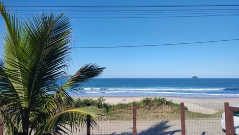 Excelente imóvel frente mar, 1 suite mais 3 quartos com AC, WI-FI