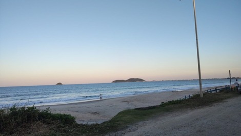 Excelente imóvel frente mar, 1 suite mais 3 quartos com AC, WI-FI