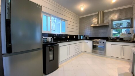 Super aconchegante,casa locação temporada em Riviera de São Lourenço.