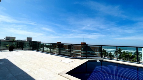 Piscina com vista mar