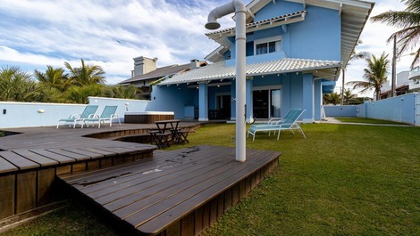 HERMOSA CASA JUNTO AL MAR EN MARISCAL, 05 DORMITORIOS