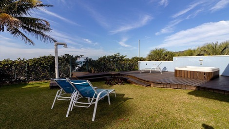 HERMOSA CASA JUNTO AL MAR EN MARISCAL, 05 DORMITORIOS