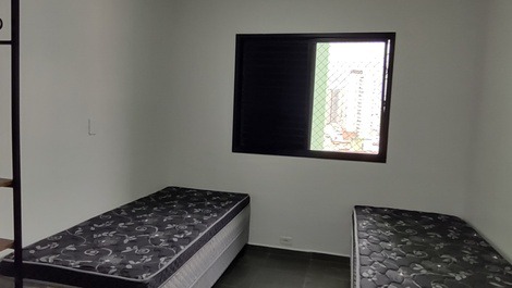 Quarto 2 camas + colchonetes disponíveis)