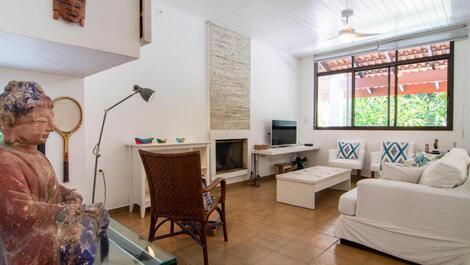 Sala de tv e lareira