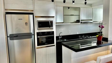 APARTAMENTO ALTO PADRÃO - 200M DO MAR - 02 DORMITÓRIOS