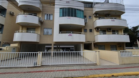 Apartamento con 2 dormitorios en Bombinhas!