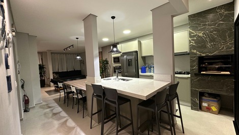 CASA A 40 METROS DEL MAR CON 4 GRANDES SUITES A POCOS PASOS DE LA PLAYA