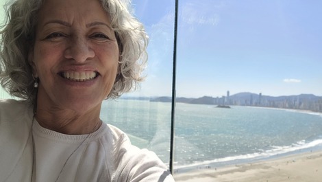 Conforto, segurança  a beira mar com incrível vista de toda a praia central.