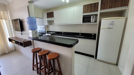 HERMOSO APARTAMENTO SOBRE AVENIDA PRINCIPAL DE BOMBAS