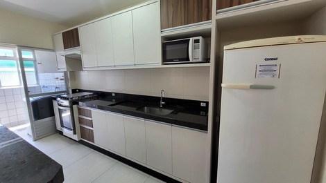 HERMOSO APARTAMENTO SOBRE AVENIDA PRINCIPAL DE BOMBAS