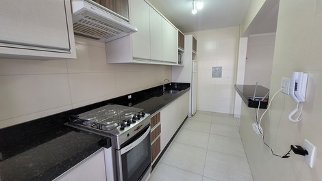 HERMOSO APARTAMENTO SOBRE AVENIDA PRINCIPAL DE BOMBAS