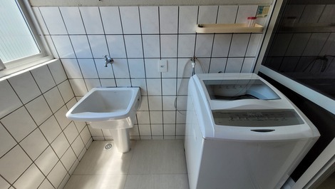 HERMOSO APARTAMENTO SOBRE AVENIDA PRINCIPAL DE BOMBAS