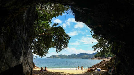 Lindo Apto 2 dorm com Piscina wi-fi praia Maranduba Ubatuba