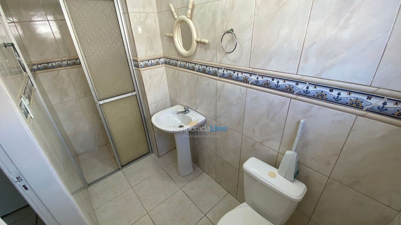 Casa para aluguel de temporada em Bombinhas (Praia de Bombas)