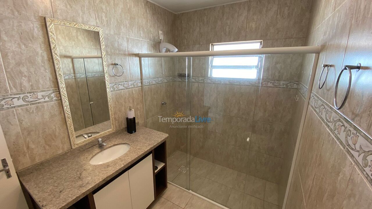 Casa para aluguel de temporada em Bombinhas (Praia de Bombas)