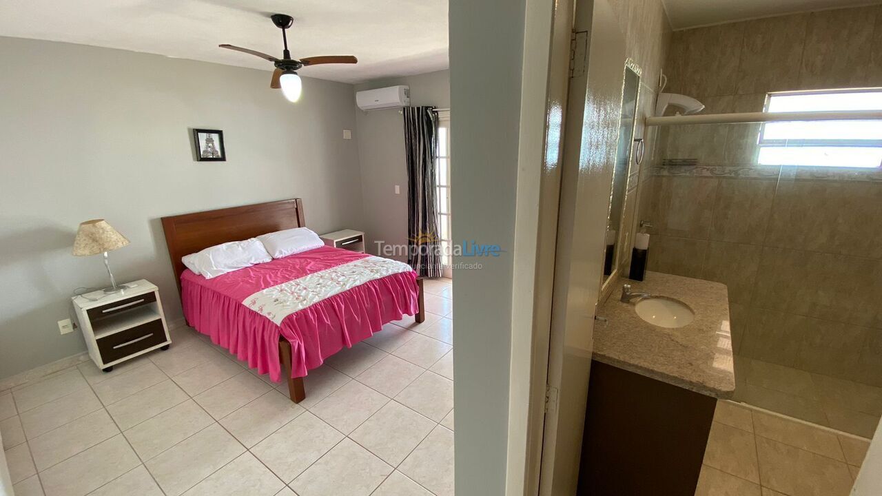 Casa para aluguel de temporada em Bombinhas (Praia de Bombas)