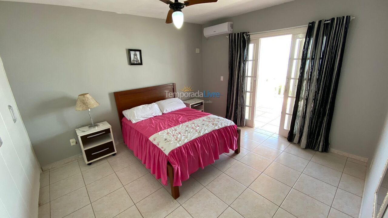 Casa para aluguel de temporada em Bombinhas (Praia de Bombas)