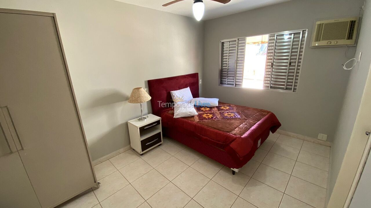 Casa para aluguel de temporada em Bombinhas (Praia de Bombas)