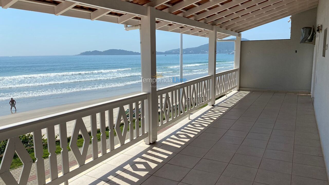 Casa para aluguel de temporada em Bombinhas (Praia de Bombas)