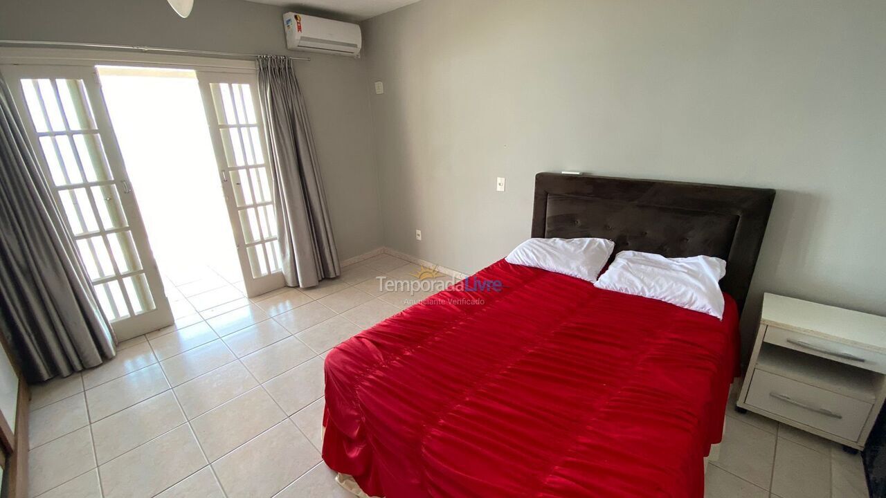 Casa para aluguel de temporada em Bombinhas (Praia de Bombas)