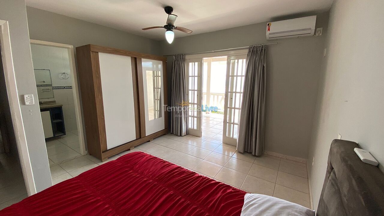 Casa para aluguel de temporada em Bombinhas (Praia de Bombas)