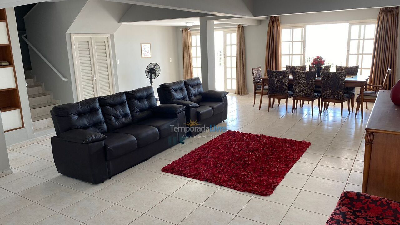 Casa para aluguel de temporada em Bombinhas (Praia de Bombas)