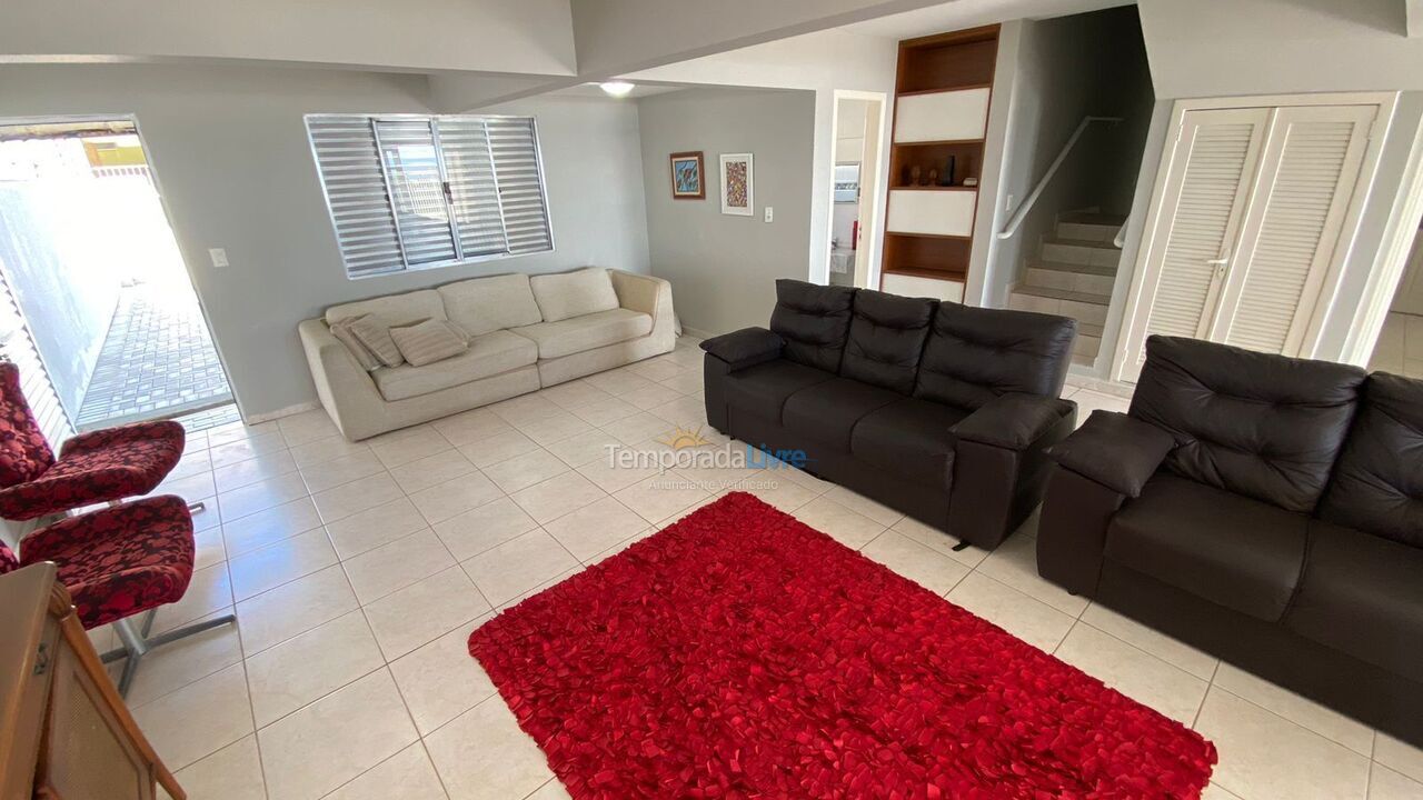 Casa para aluguel de temporada em Bombinhas (Praia de Bombas)