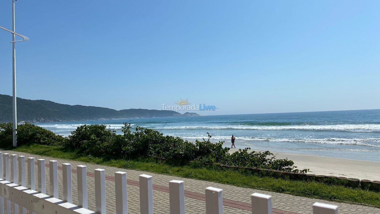 Casa para aluguel de temporada em Bombinhas (Praia de Bombas)