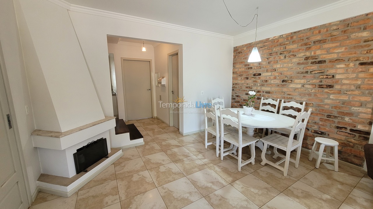 Casa para aluguel de temporada em Bombinhas (Praia de Bombas)