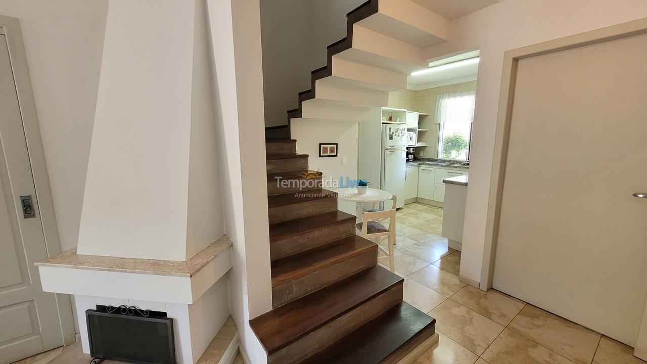 Casa para aluguel de temporada em Bombinhas (Praia de Bombas)