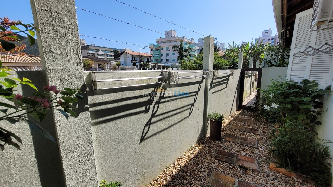 Casa para aluguel de temporada em Bombinhas (Praia de Bombas)