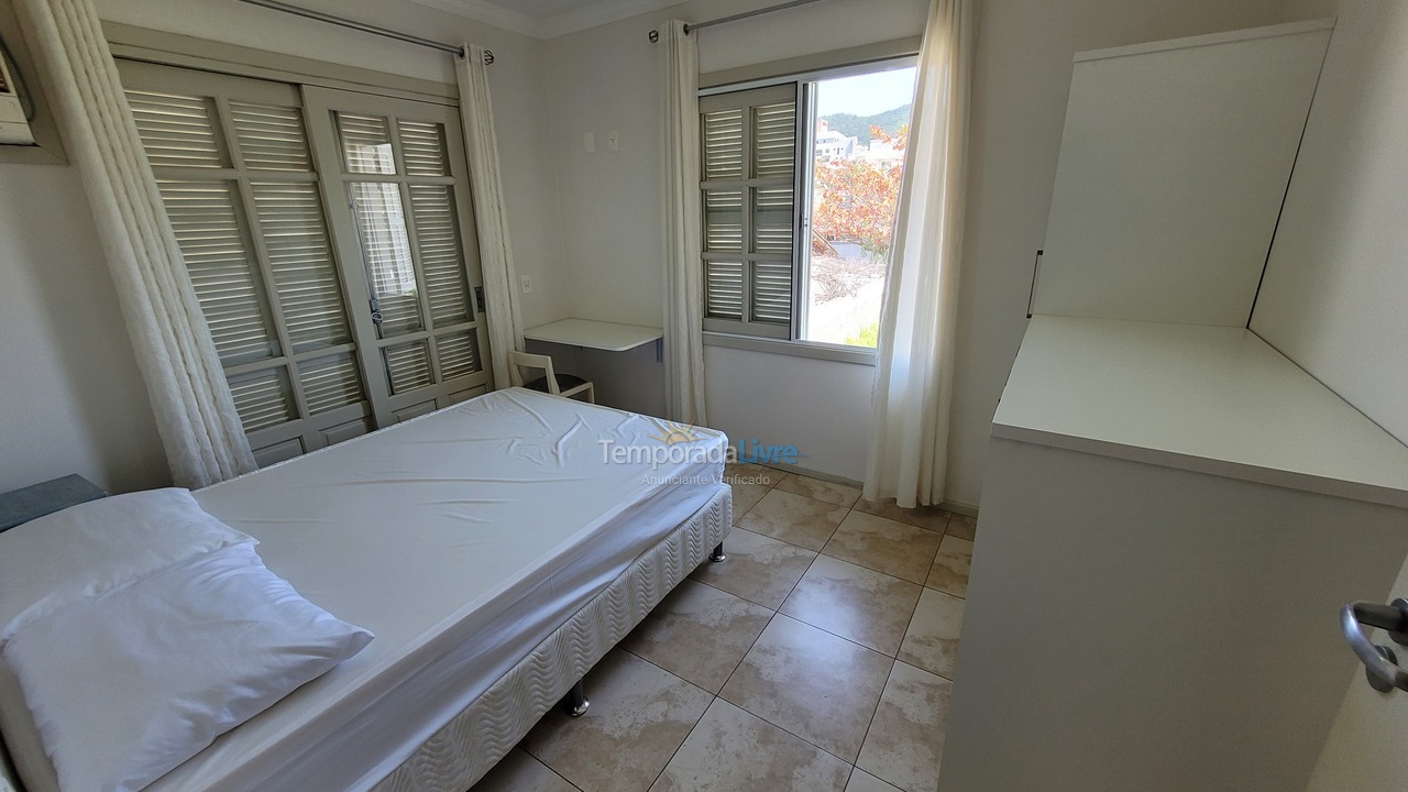 Casa para aluguel de temporada em Bombinhas (Praia de Bombas)