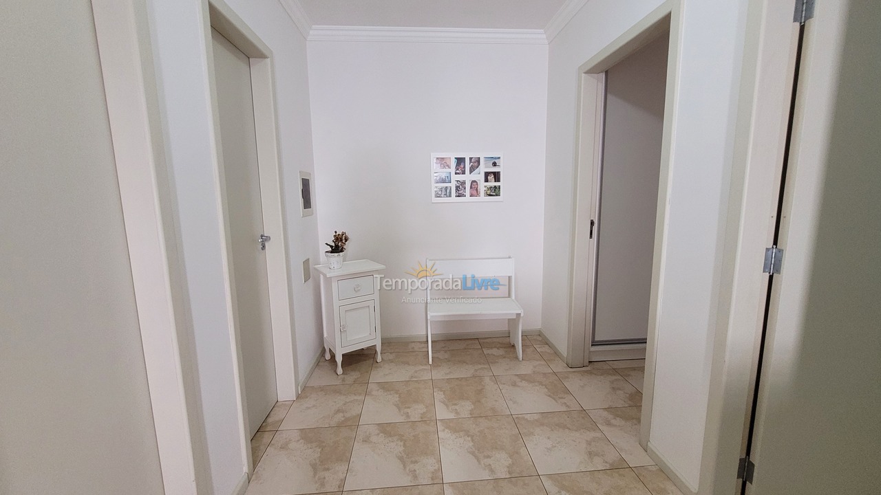 Casa para aluguel de temporada em Bombinhas (Praia de Bombas)