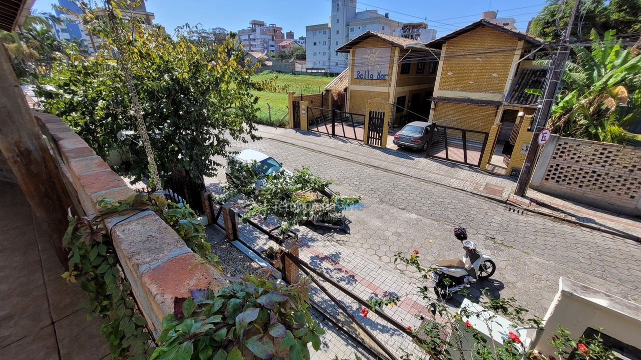 Casa para aluguel de temporada em Bombinhas (Praia de Bombas)