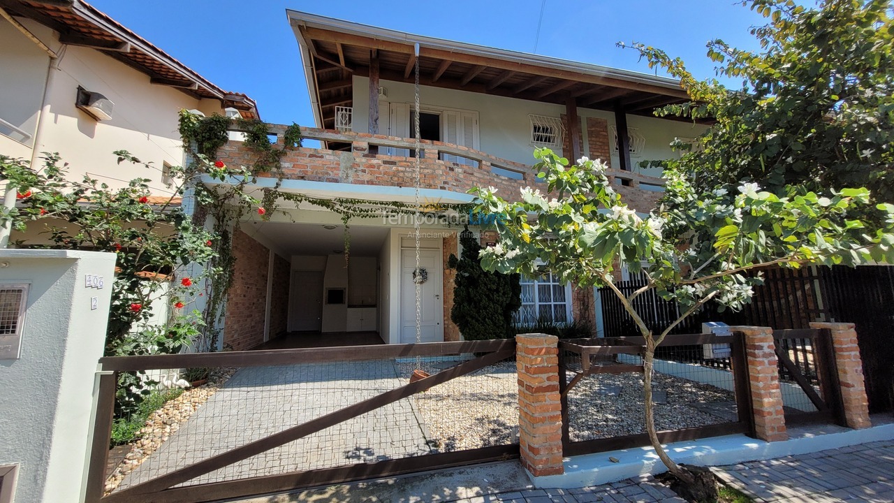 Casa para aluguel de temporada em Bombinhas (Praia de Bombas)