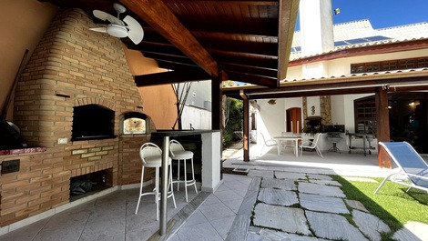 Churrasqueira e forno de pizza