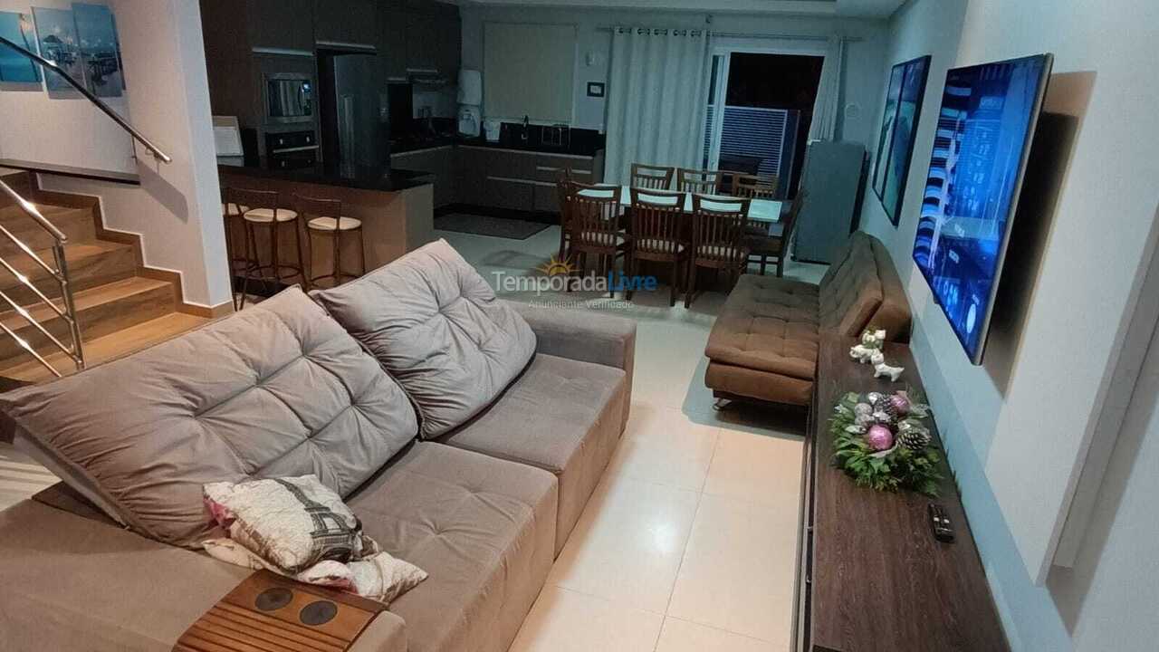 Casa para aluguel de temporada em São Francisco do Sul (Enseada)