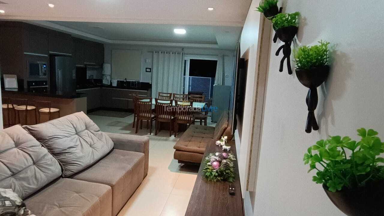 Casa para aluguel de temporada em São Francisco do Sul (Enseada)