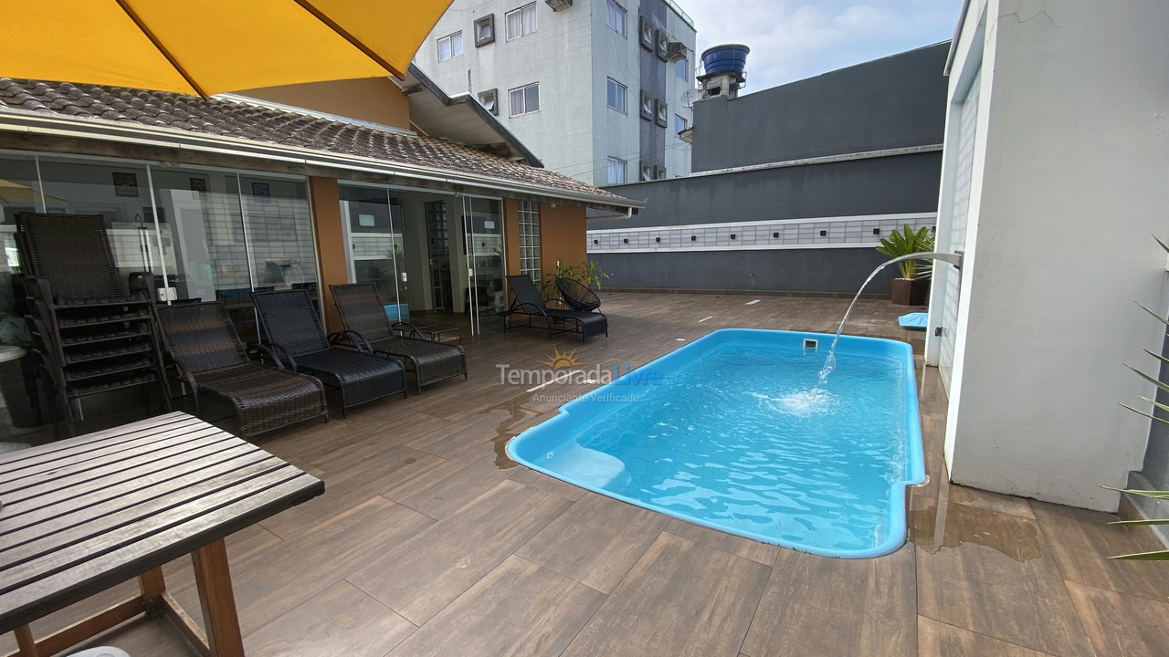 Casa para aluguel de temporada em Guaratuba (Praia Central)