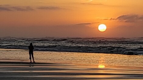 Nascer do sol, praia do satélite