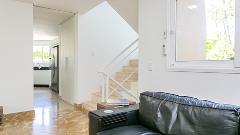 Escada acesso suites e garagem