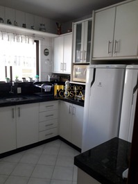 Beautiful apartment with 04 bedrooms in Meia Praia - Itapema
