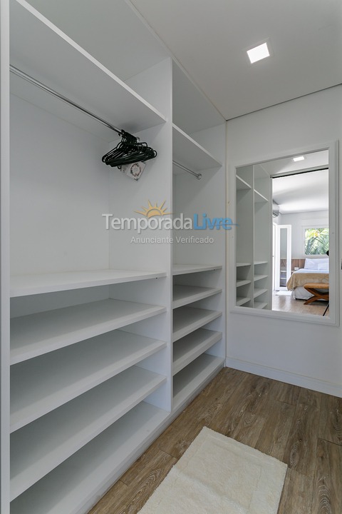 Casa para aluguel de temporada em Florianopolis (Jurerê Internacional)