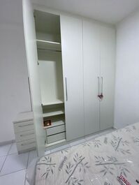 Apto martim de sá, até 6 pessoas, 2 dorm, churrasq.