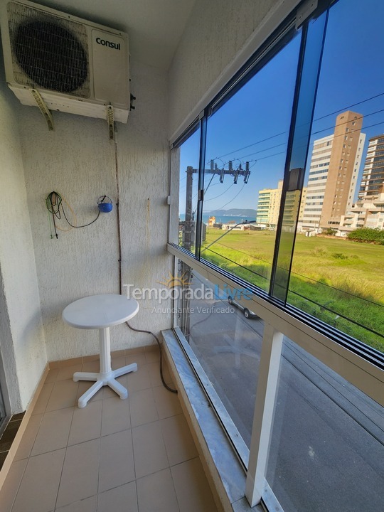 Apartamento para aluguel de temporada em Itapema (Meia Praia)