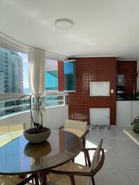 Apartamento de alto estándar Meia Praia - Itapema