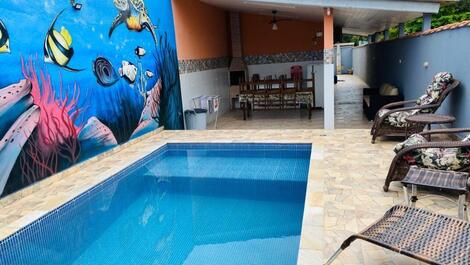 Casa c/ piscina, wifi e churrasqueira, 12 pessoas