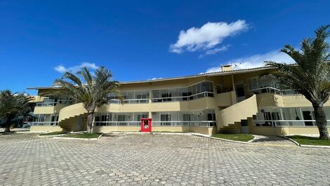 Spacious 3-bedroom apartment on Bombinhas Beach.