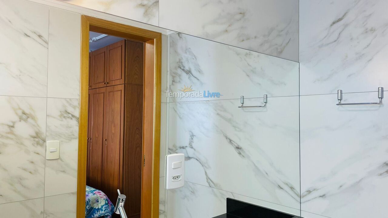 Apartamento para aluguel de temporada em Itapema (Meia Praia)