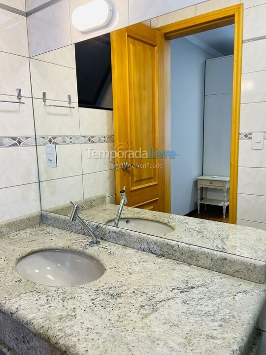 Apartamento para aluguel de temporada em Itapema (Meia Praia)